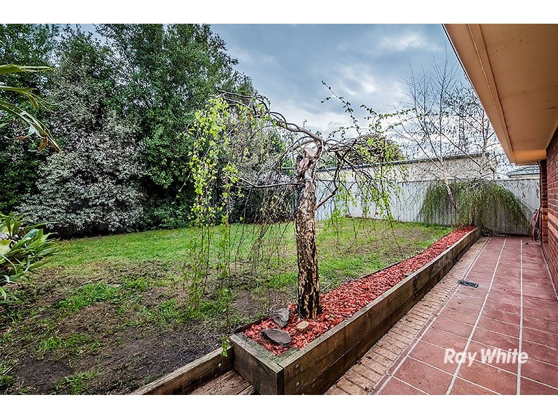 27 Hazelmere Avenue, Cranbourne West VIC 3977