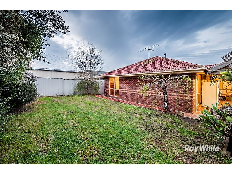 27 Hazelmere Avenue, Cranbourne West VIC 3977