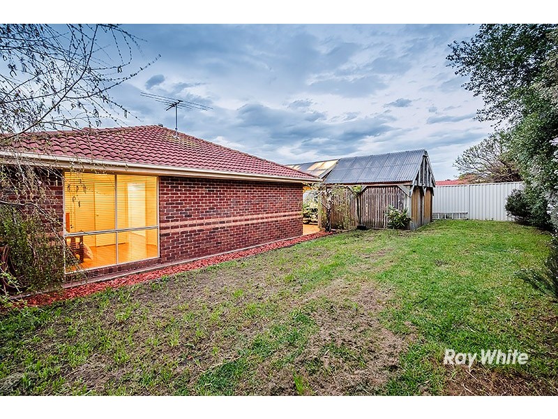 27 Hazelmere Avenue, Cranbourne West VIC 3977
