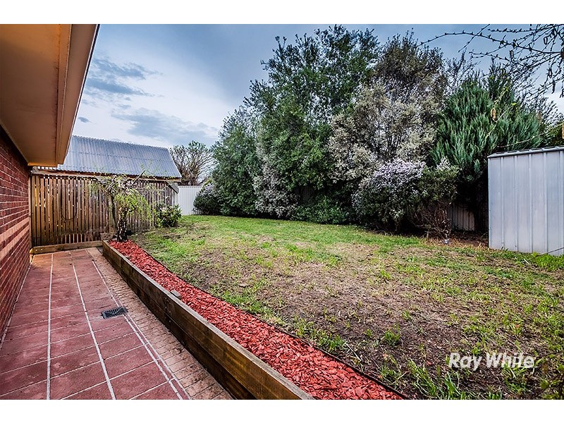 27 Hazelmere Avenue, Cranbourne West VIC 3977