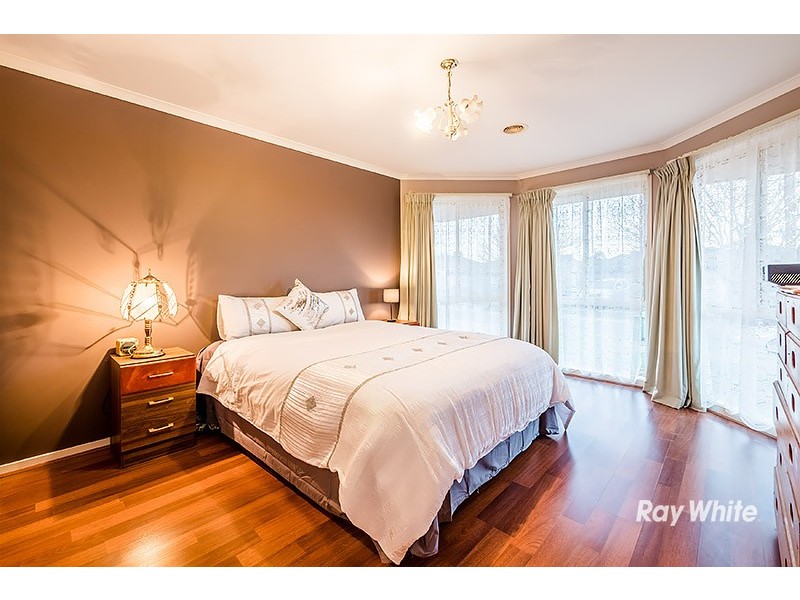 27 Hazelmere Avenue, Cranbourne West VIC 3977