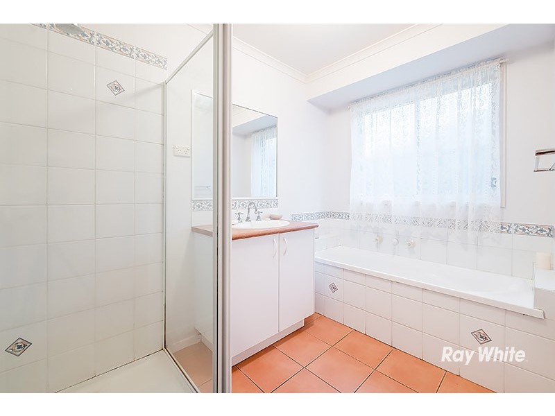 27 Hazelmere Avenue, Cranbourne West VIC 3977