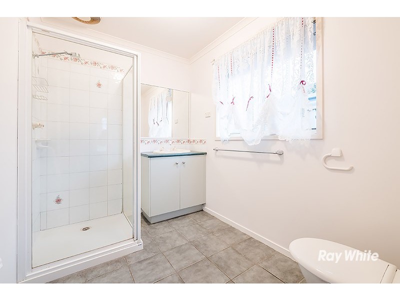 27 Hazelmere Avenue, Cranbourne West VIC 3977