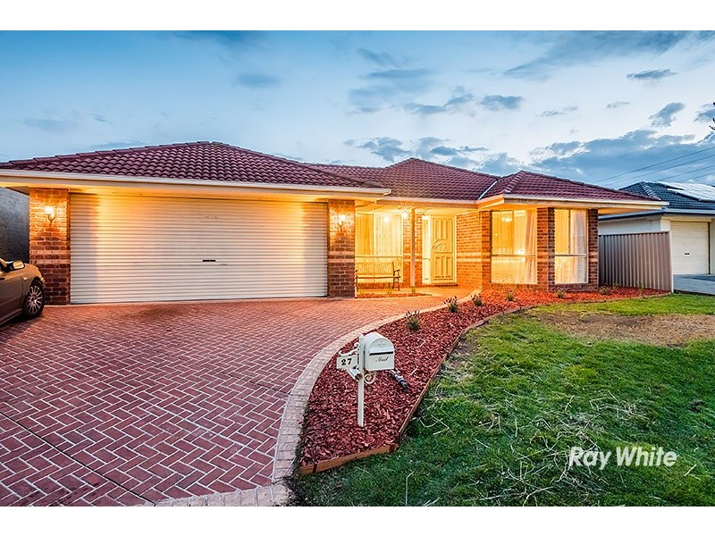 27 Hazelmere Avenue, Cranbourne West VIC 3977