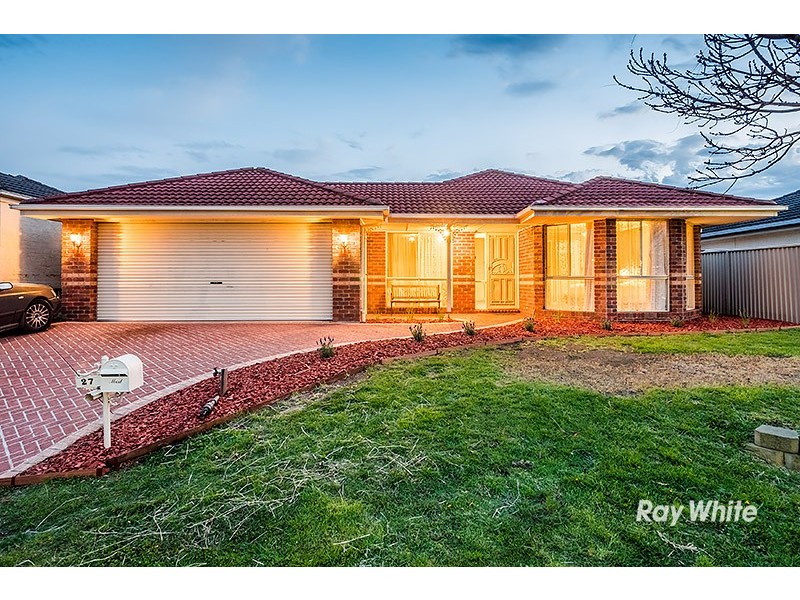 27 Hazelmere Avenue, Cranbourne West VIC 3977