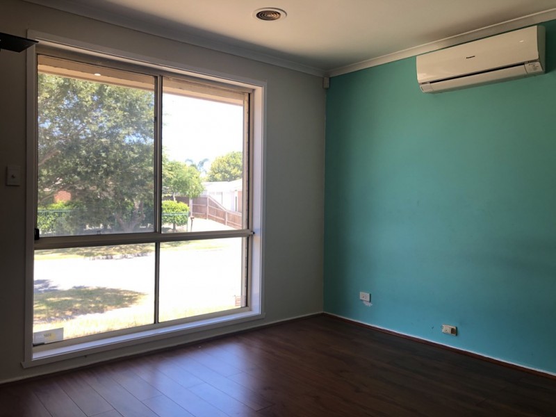 31 Godwin Crescent, Cranbourne North VIC 3977