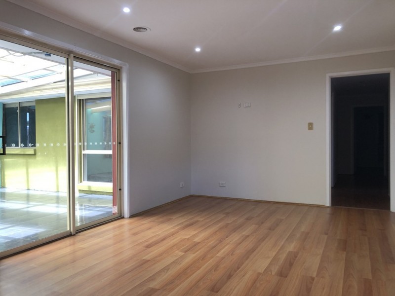 31 Godwin Crescent, Cranbourne North VIC 3977