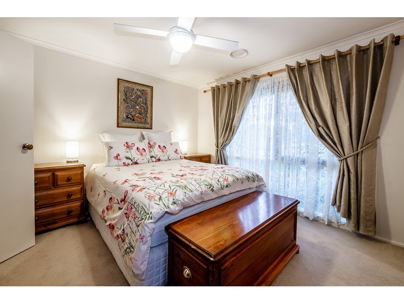 10 Godwin Crescent, Cranbourne North VIC 3977