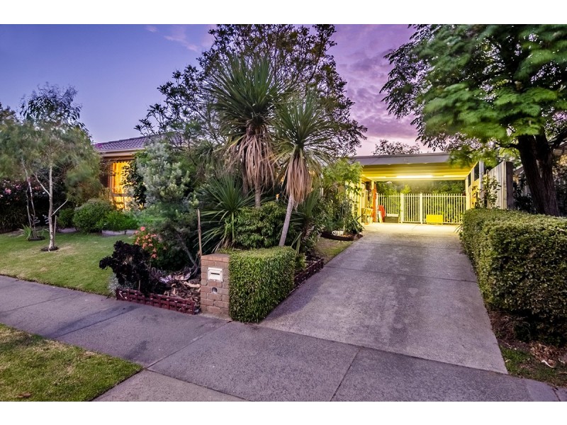 10 Godwin Crescent, Cranbourne North VIC 3977