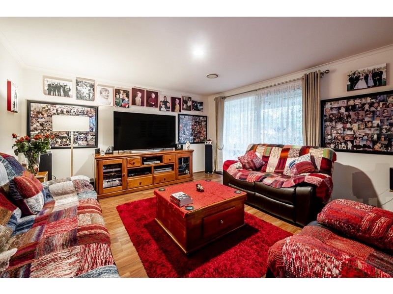 10 Godwin Crescent, Cranbourne North VIC 3977