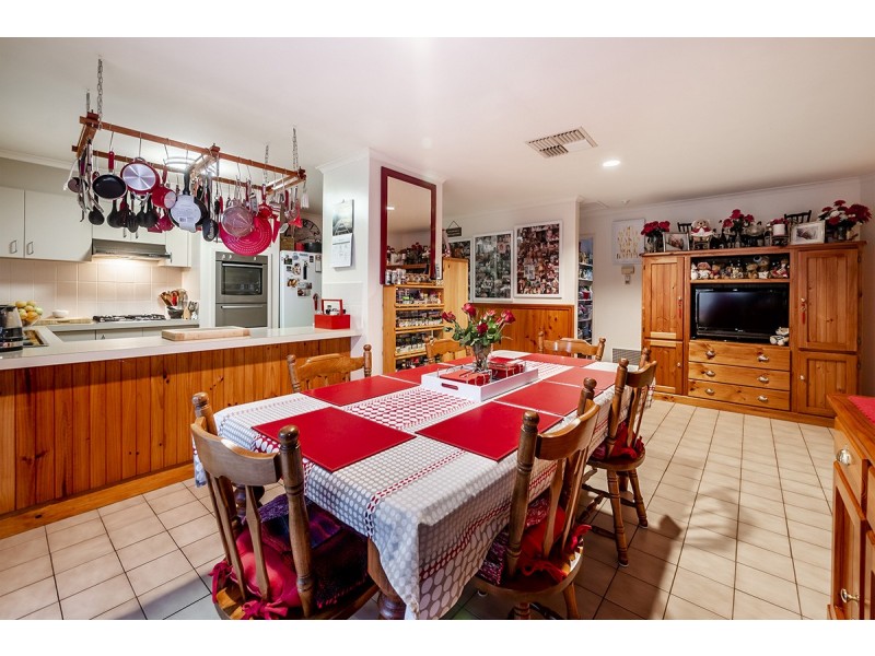 10 Godwin Crescent, Cranbourne North VIC 3977