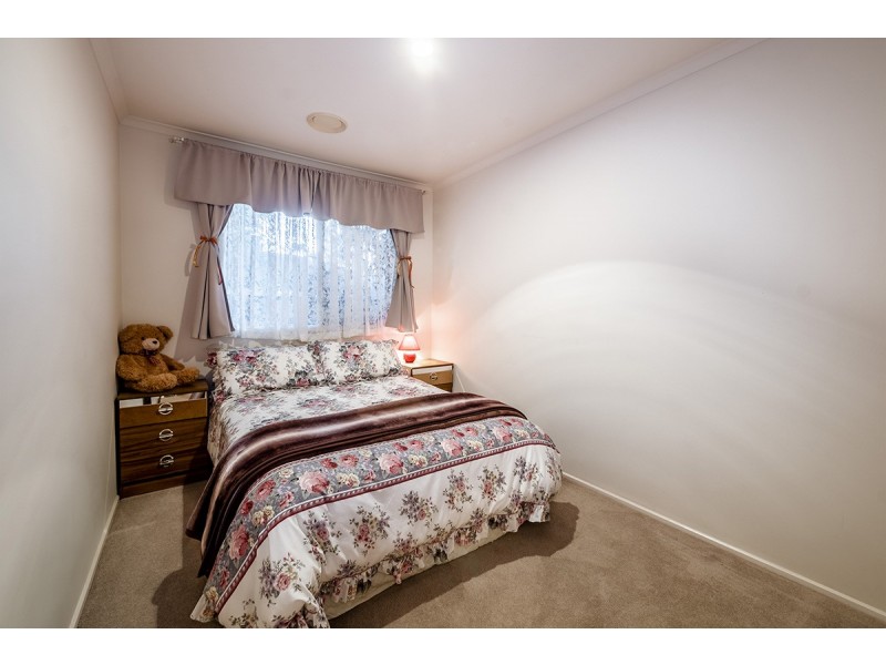 10 Godwin Crescent, Cranbourne North VIC 3977