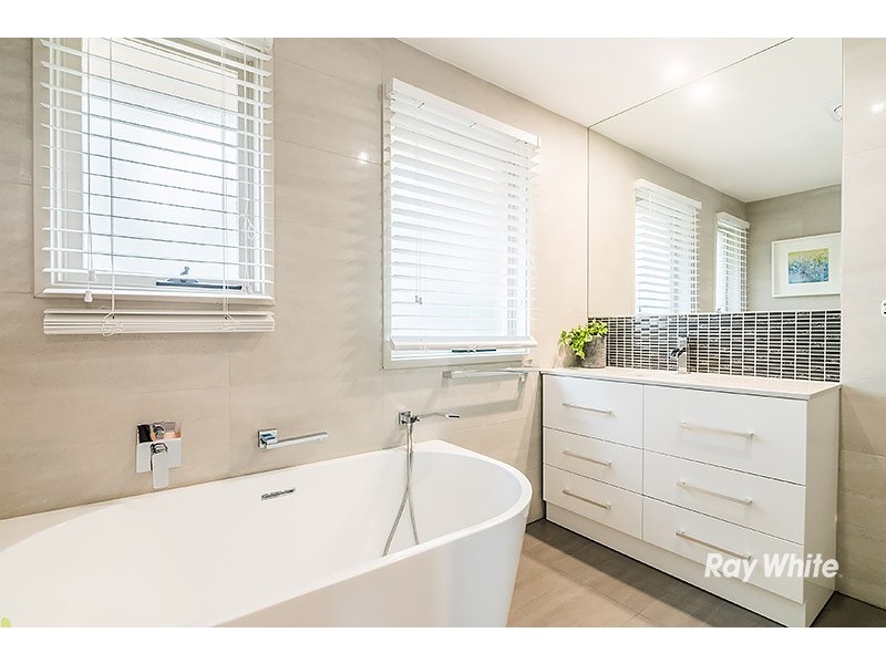 14 Frances Crescent, Cranbourne North VIC 3977