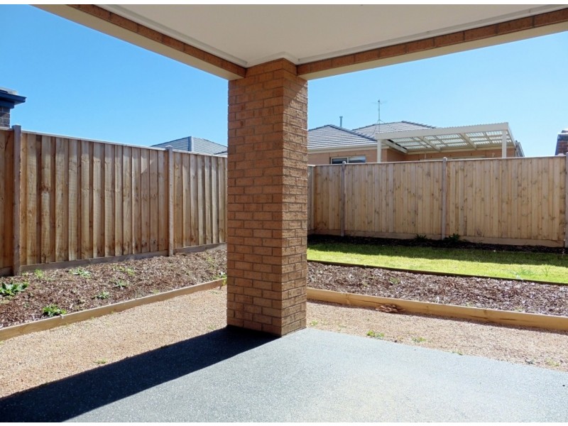 9 Arapiles Street, Cranbourne North VIC 3977