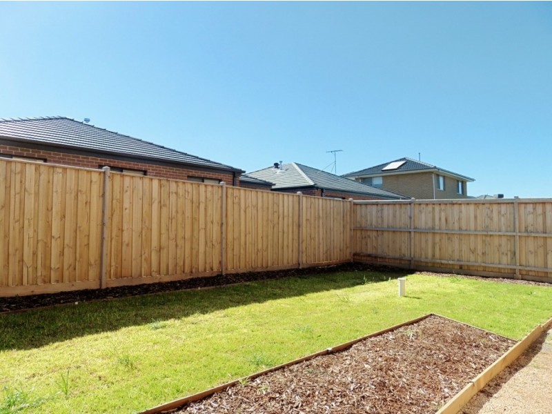 9 Arapiles Street, Cranbourne North VIC 3977