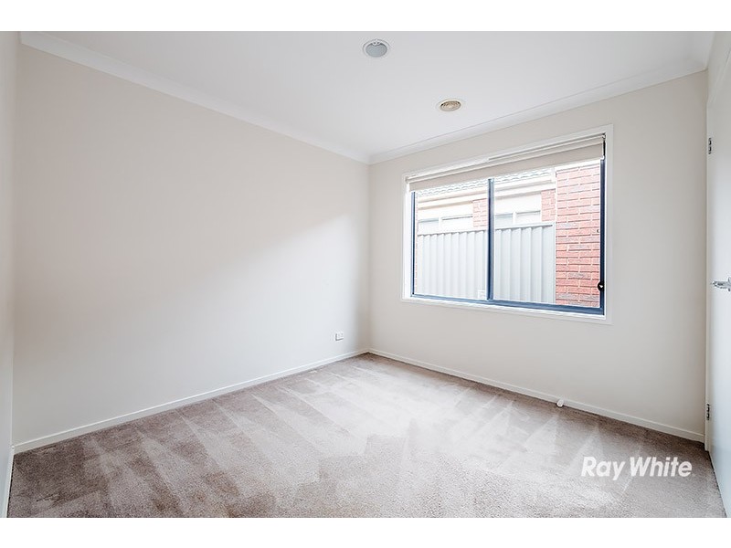 6 Tyndall Street, Cranbourne East VIC 3977