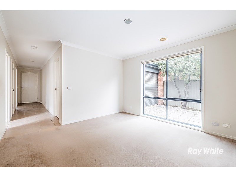 6 Tyndall Street, Cranbourne East VIC 3977