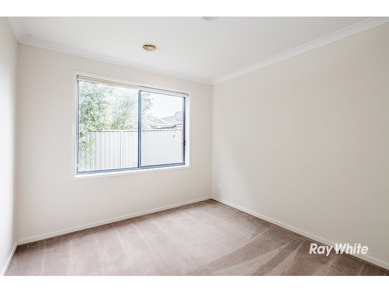 6 Tyndall Street, Cranbourne East VIC 3977