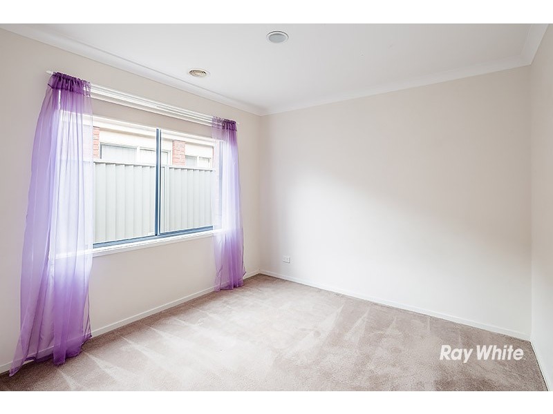 6 Tyndall Street, Cranbourne East VIC 3977