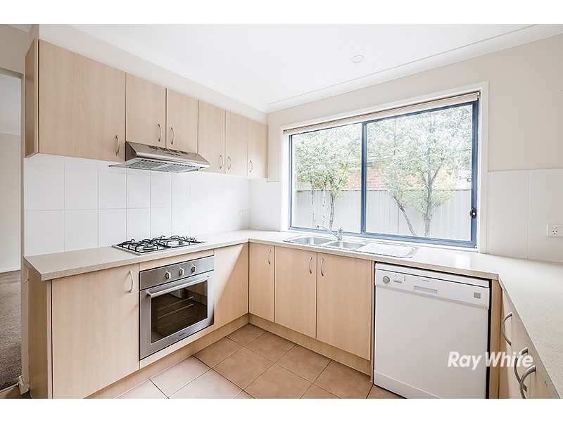 6 Tyndall Street, Cranbourne East VIC 3977