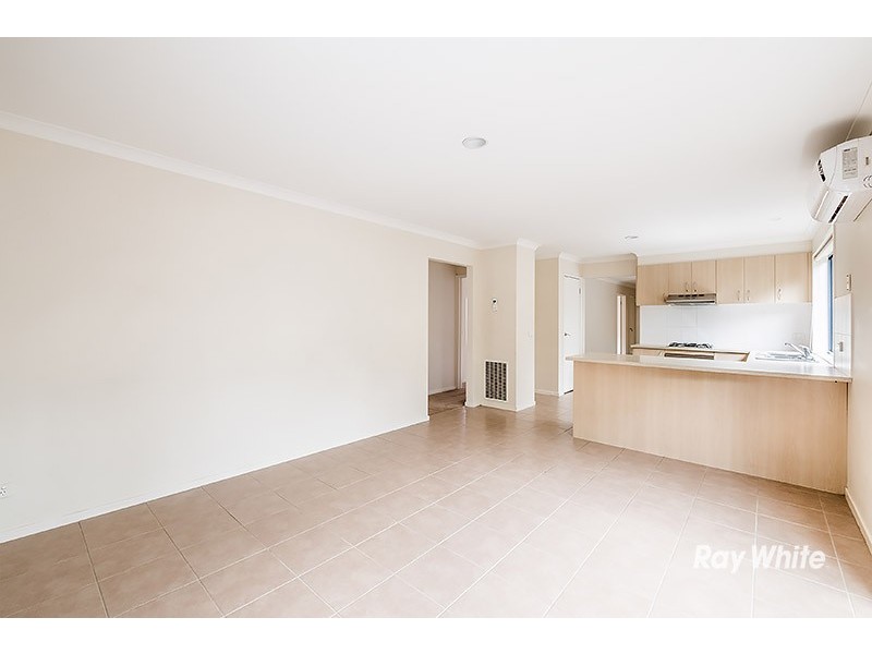 6 Tyndall Street, Cranbourne East VIC 3977