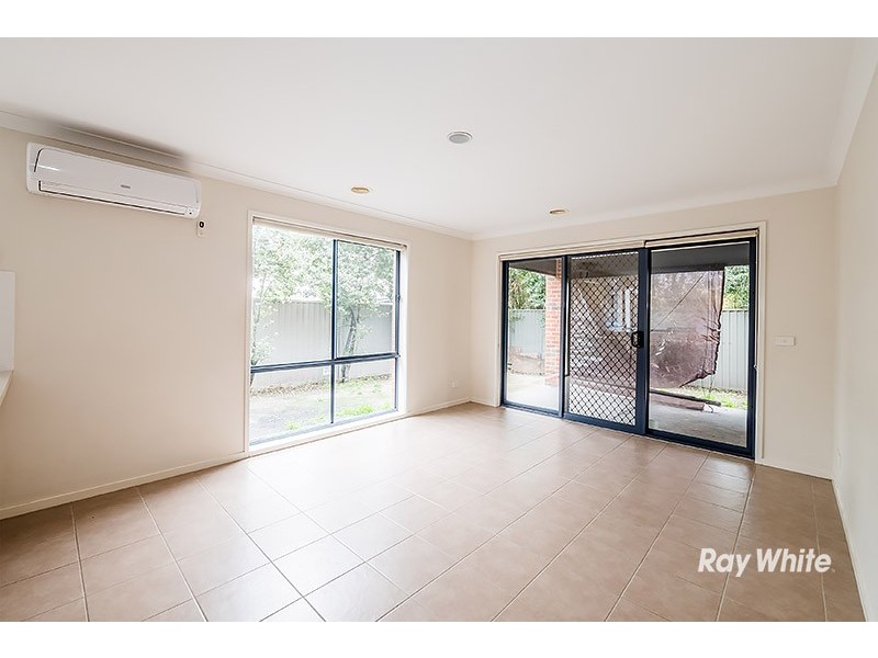 6 Tyndall Street, Cranbourne East VIC 3977