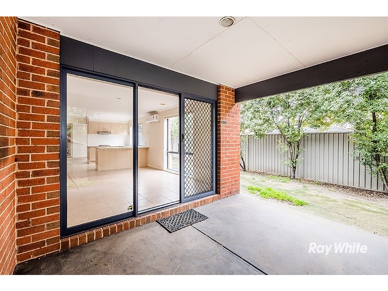 6 Tyndall Street, Cranbourne East VIC 3977