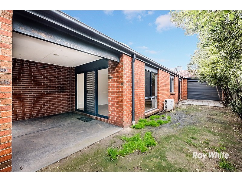 6 Tyndall Street, Cranbourne East VIC 3977