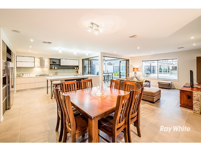 8 Peledora Place, Lyndhurst VIC 3975