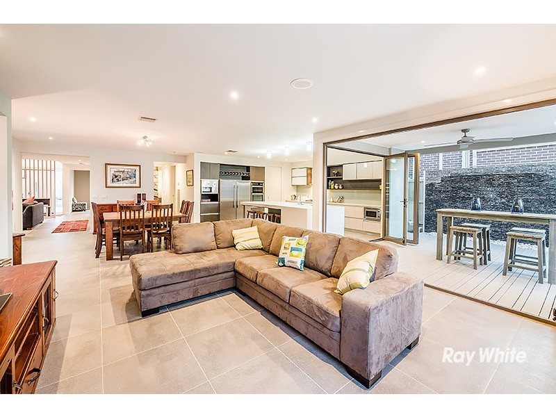 8 Peledora Place, Lyndhurst VIC 3975