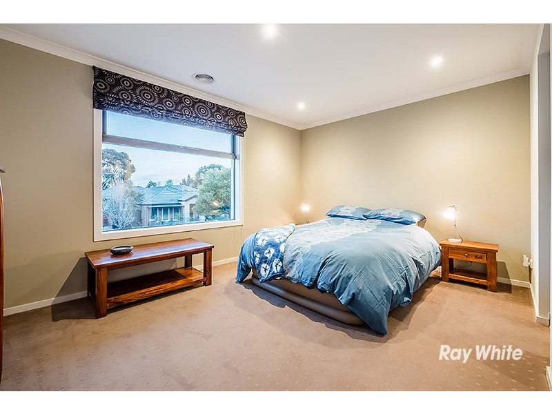 8 Peledora Place, Lyndhurst VIC 3975