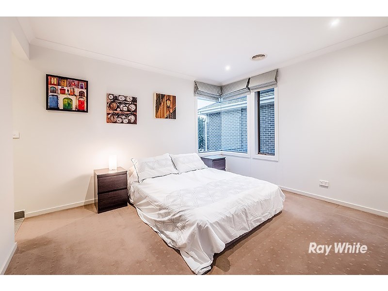 8 Peledora Place, Lyndhurst VIC 3975