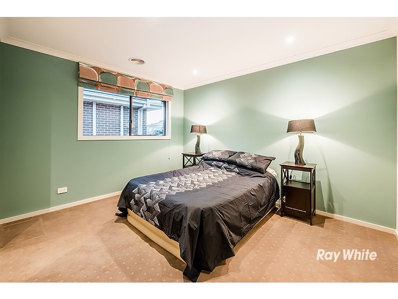 8 Peledora Place, Lyndhurst VIC 3975