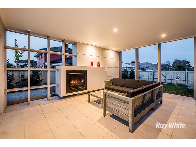 8 Peledora Place, Lyndhurst VIC 3975