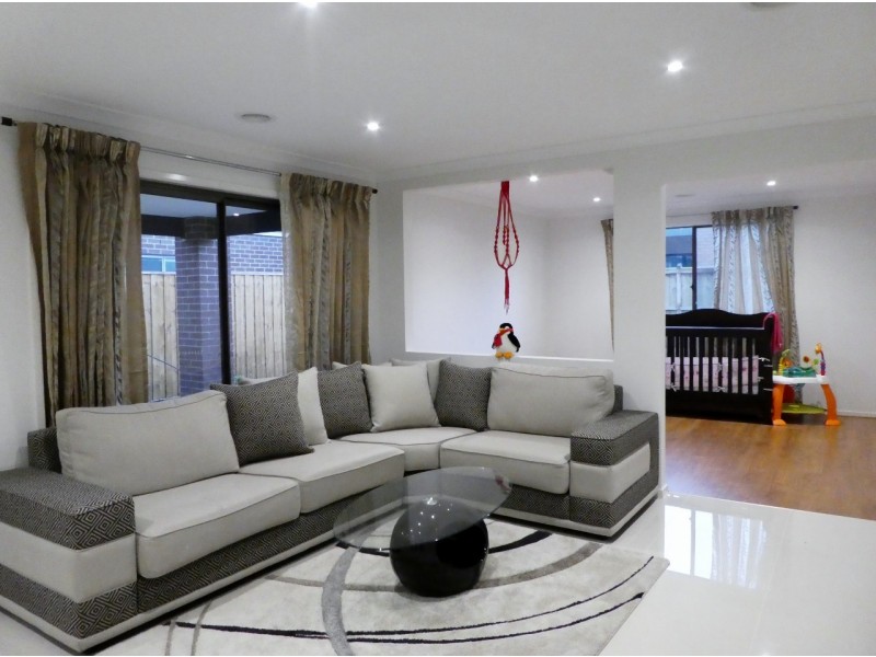 73 Quarters Boulevard, Cranbourne West VIC 3977