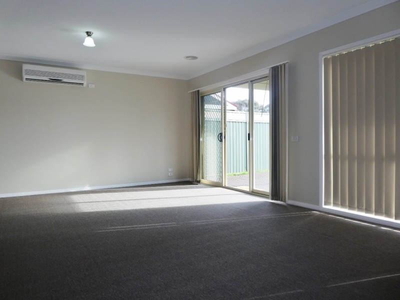 11 Horsham Drive, Cranbourne East VIC 3977