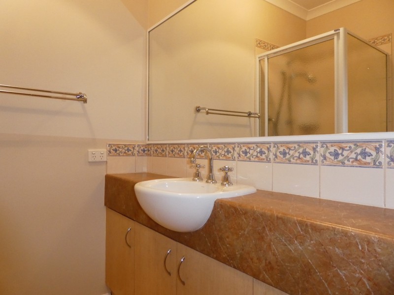 11 Horsham Drive, Cranbourne East VIC 3977