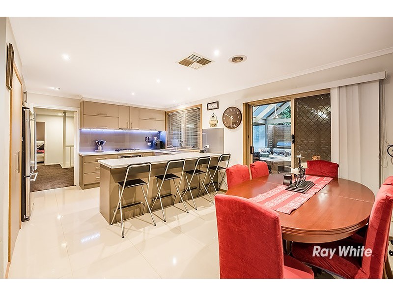 144 Lawless Drive, Cranbourne North VIC 3977