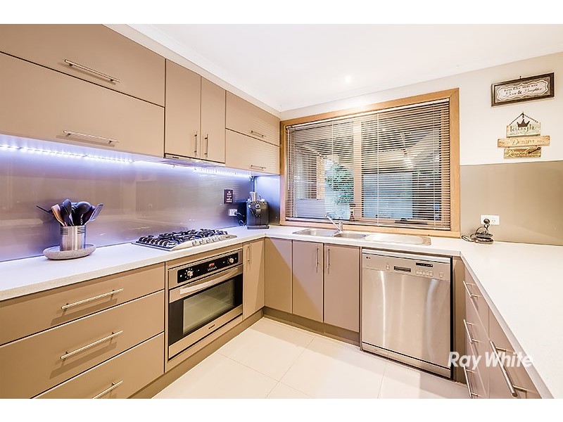 144 Lawless Drive, Cranbourne North VIC 3977