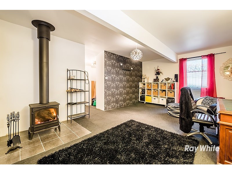 144 Lawless Drive, Cranbourne North VIC 3977