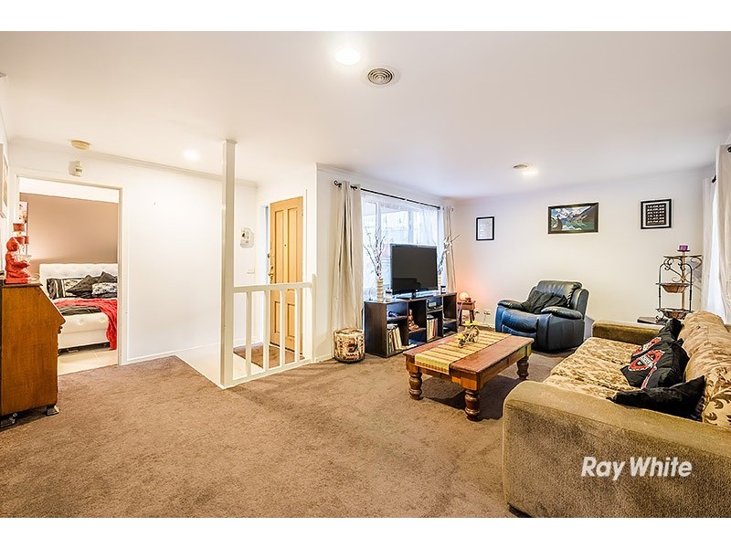 144 Lawless Drive, Cranbourne North VIC 3977