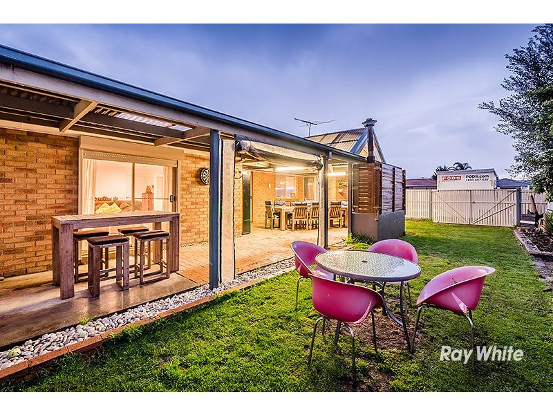 144 Lawless Drive, Cranbourne North VIC 3977