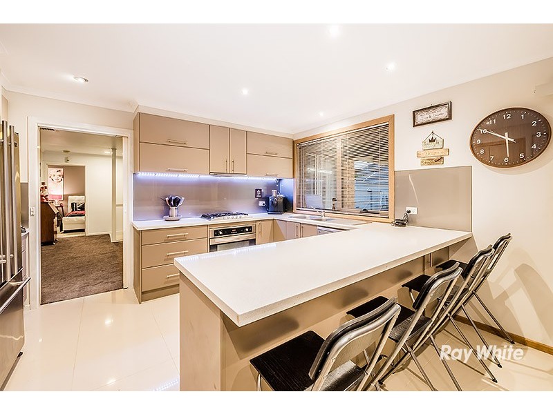 144 Lawless Drive, Cranbourne North VIC 3977