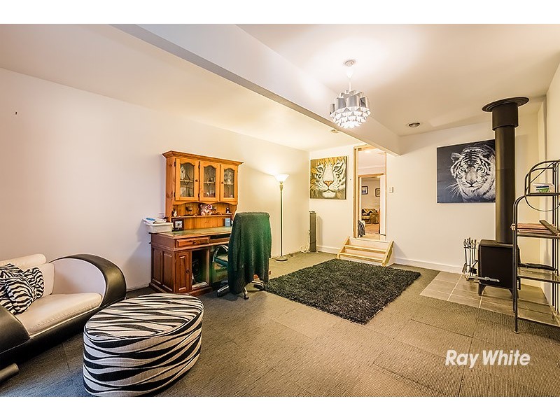 144 Lawless Drive, Cranbourne North VIC 3977