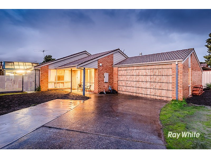 144 Lawless Drive, Cranbourne North VIC 3977