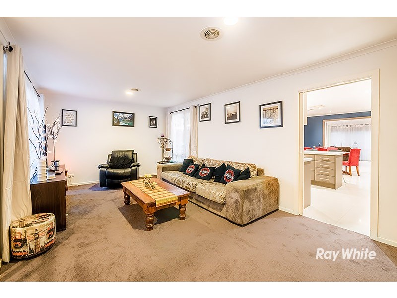 144 Lawless Drive, Cranbourne North VIC 3977