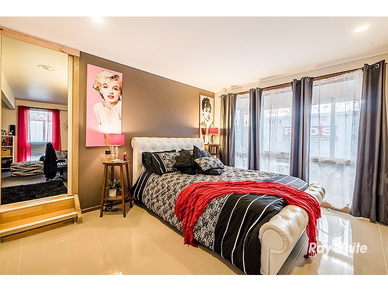 144 Lawless Drive, Cranbourne North VIC 3977
