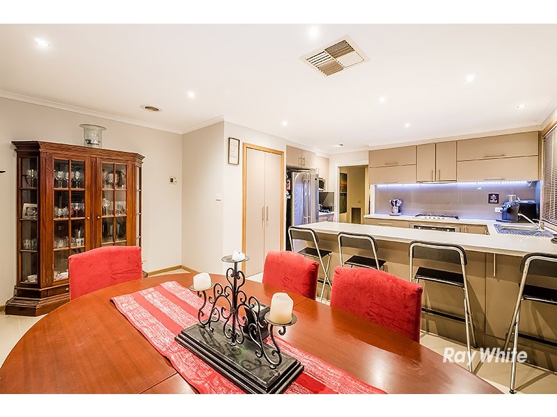 144 Lawless Drive, Cranbourne North VIC 3977
