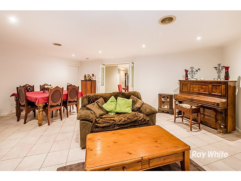 144 Lawless Drive, Cranbourne North VIC 3977