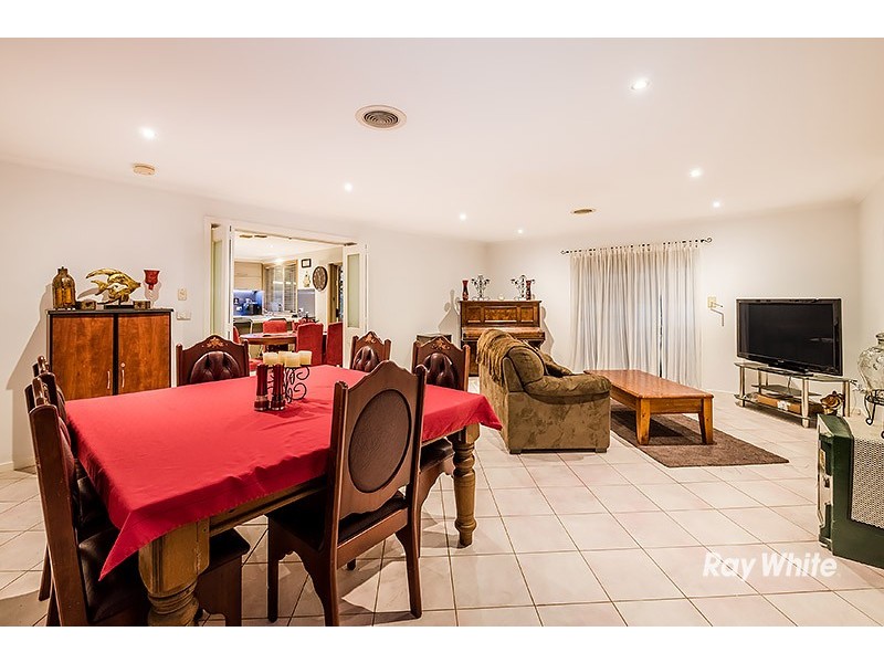 144 Lawless Drive, Cranbourne North VIC 3977